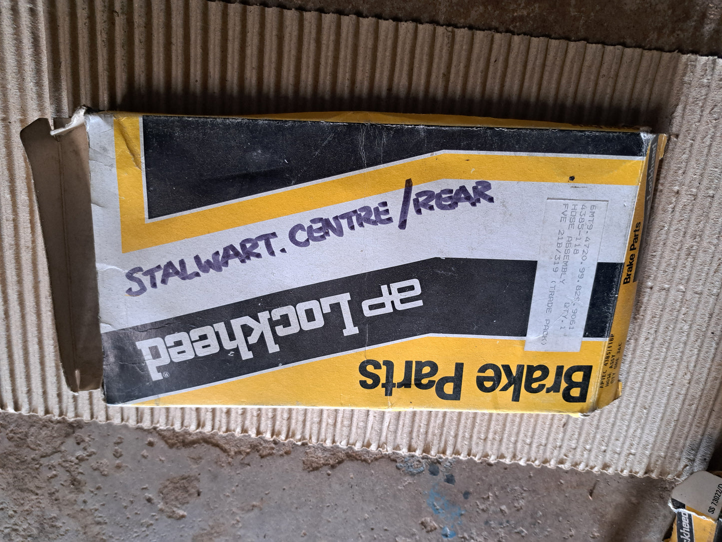 Alvis Stalwort Centre\Rear  Flexi brake hose 881 3129